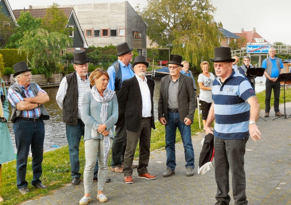 07 de voorzitter verwelkomt