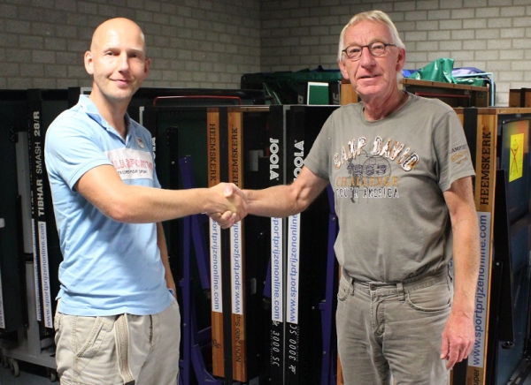 OverhandigingTafeltennistafelDOTO