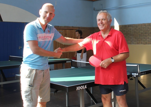 OverhandigingTafeltennistafelsNTTBNoord